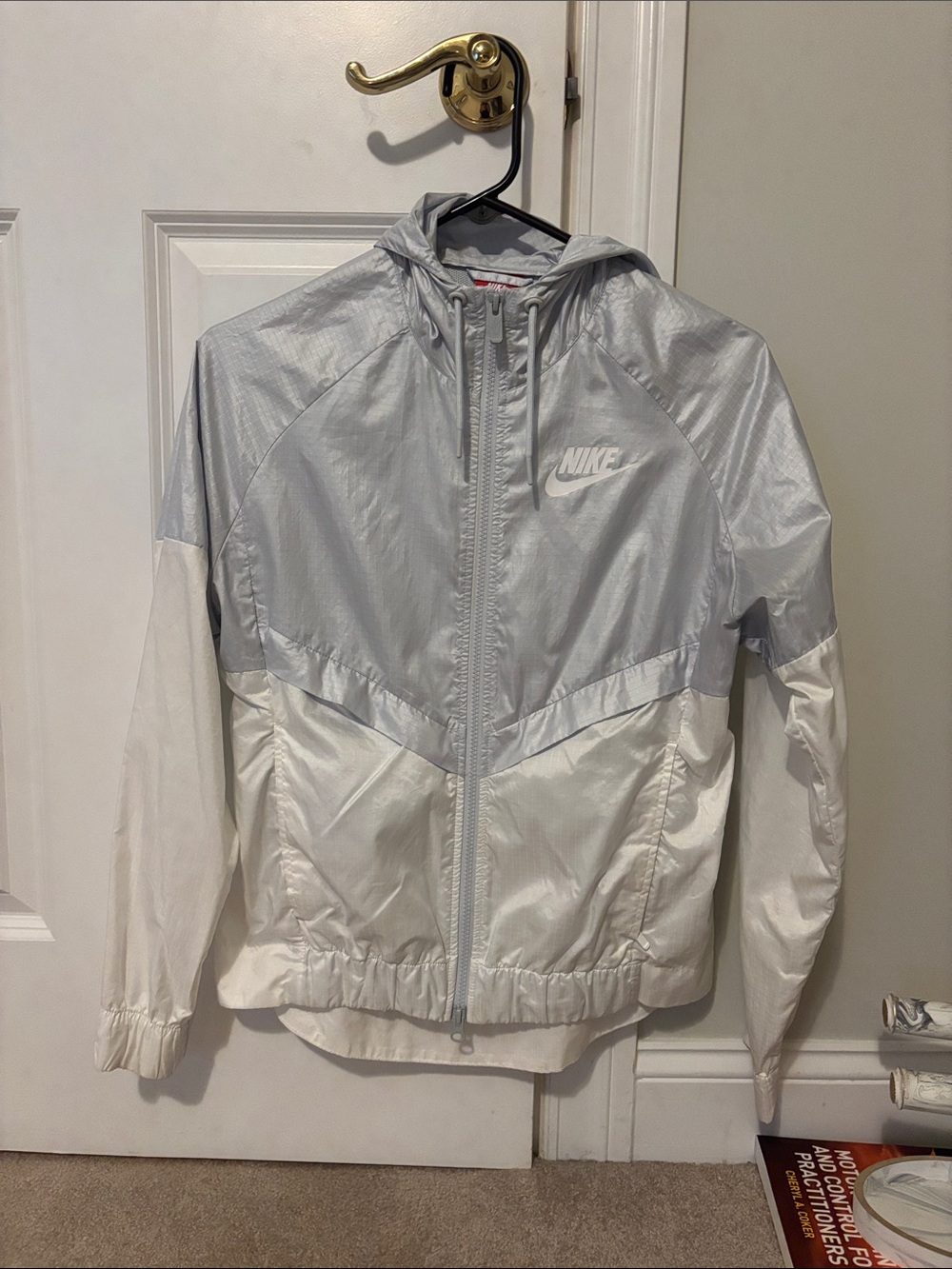 Nike Women's Light Gray and White Hooded Windbreaker